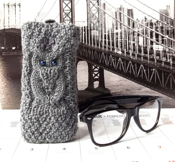 Gray Owl Glass Case, Hand Knit Reading Glasses Case, Knitted Eyeglasses Case, Owl Eyeglasses Holder, Sunglasses Case with an Owl.