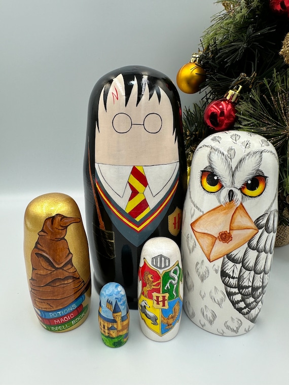 Harry Potter nesting dolls featuring Hedwig the Snowy Owl