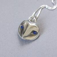 Barn owl necklace with Sapphires