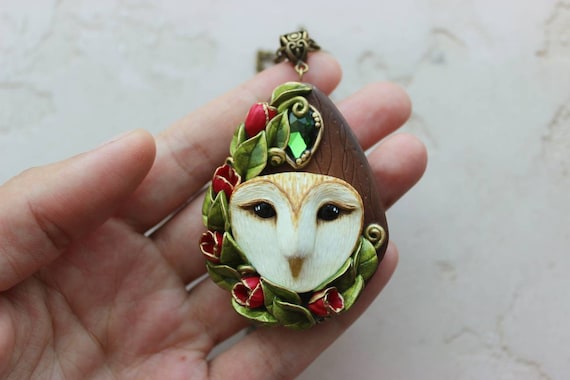 Owl jewelry Pendant with barn owl Bird necklace Nature jewelry with raptor bird Owl head and red flowers Gift for her Animal totem Amulet
