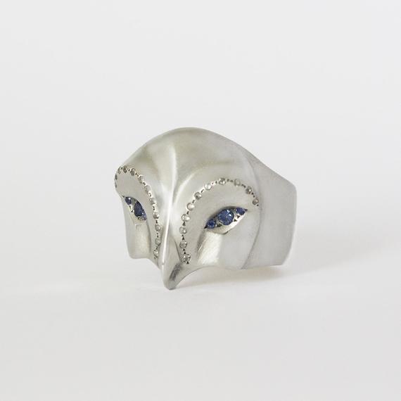 Snowy owl ring with blue Sapphire eyes and white diamonds