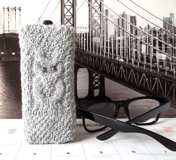 Light Gray Owl Glass Case, Hand Knit Reading Glasses Case, Knitted Eyeglasses Case, Owl Eyeglasses Holder, Sunglasses Case with an Owl.
